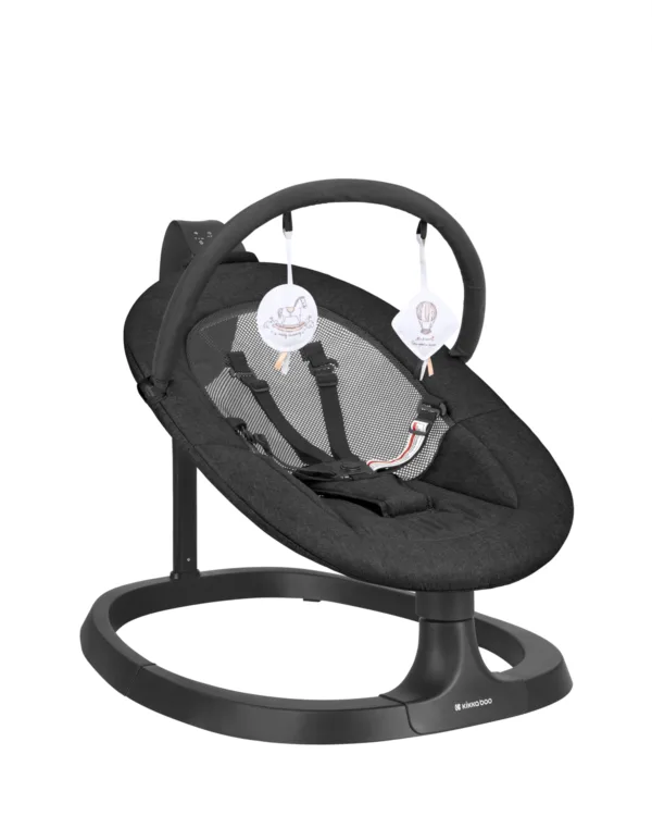  • Подхоляща от раждането до 9кг с люлееща функция и до 30кг с функция като нормално столче;• Стоманена рамка с висока степен на издръжливост;• Изключително тих люлеещ режим;• 3 уникални посоки на движение - U-O-W;• 3 степени на люлеещия механизъм;• Регулируема облегалка в 2 позиции;• Touchscreen дисплей;• Музикален панел с 8 мелодии и 5 нива на регулиране на звука;• Таймер с 15