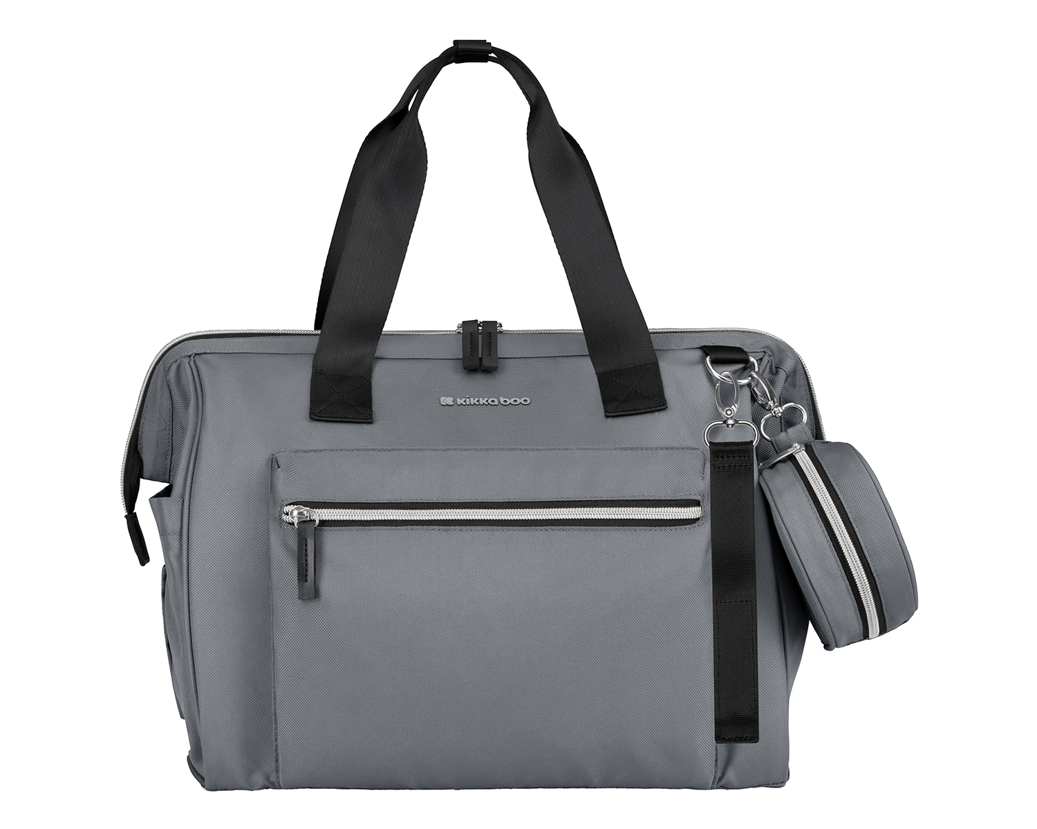  • Луксозна материя и сатенирани детайли;• Включена подложка за повиване; • Закачалки за лесно прикрепяне към дръжката на количката;• Широк отвор на основния джоб за по-лесен достъп;• Вътрешни джобове за пелени и аксесоари;• Преден и заден външен джоб с цип и открити странични джобове с лесен достъп;• Непромокаем джоб за мокри предмети;• 2 термоизолирани отделения за шише