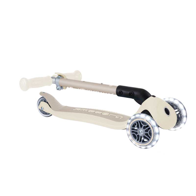 Сгъваема еко тротинетка с 3 колела GLOBBER JUNIOR FOLDABLE LIGHTS ECO - цвят кокос - Image 5